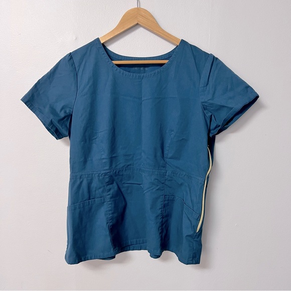 Aqua Jaanuu scrub top fitted size large - Picture 1 of 6